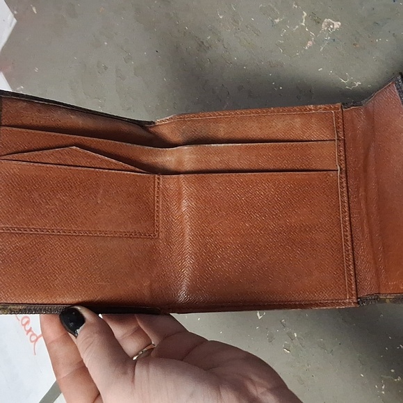 Authentic LOUIS VUITTION Snap Wallet. - Picture 3 of 6